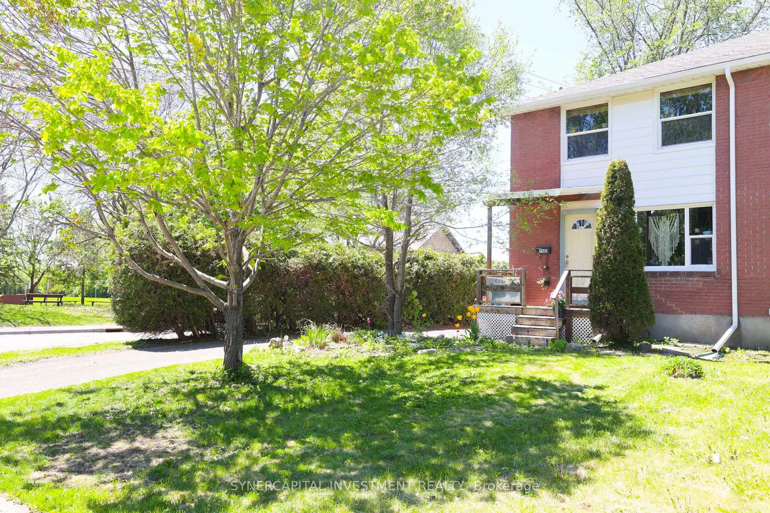 2502 Clementine Boulevard photo 2