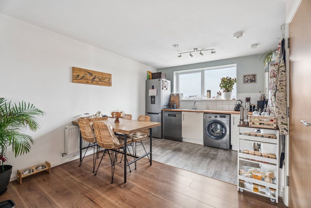Additional image 13 of 2 bed flat for saleHolly Acre, Dunstable LU5