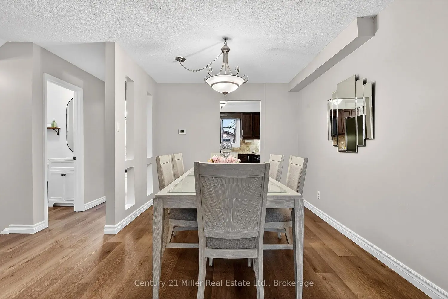 2451 Malcolm Crescent