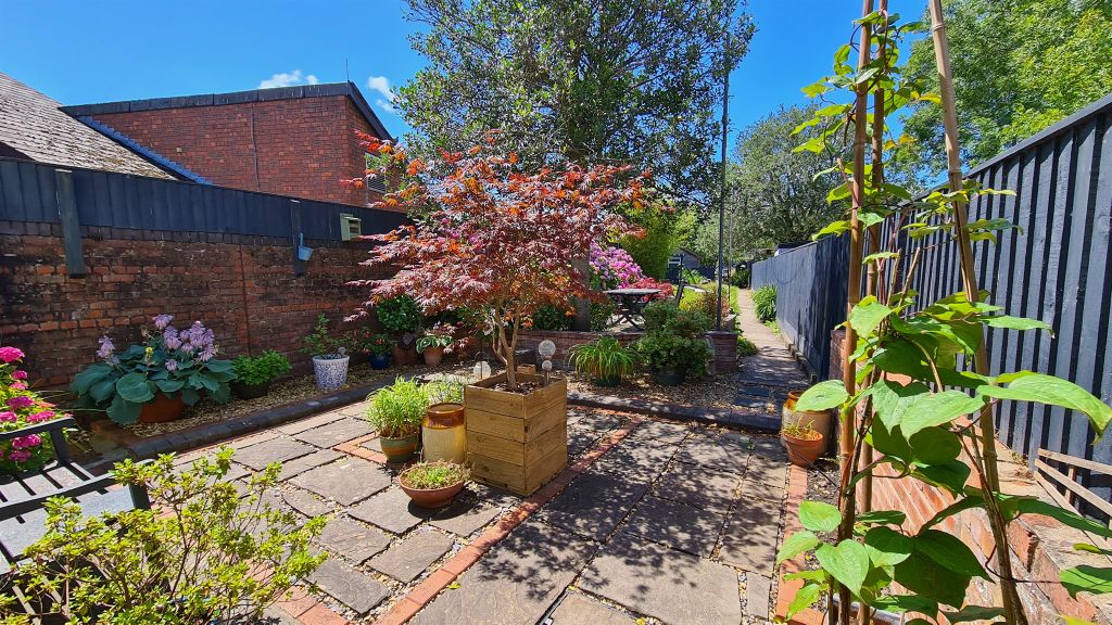 2 bed end terrace house for saleSunnybank, Dinas Powys CF64