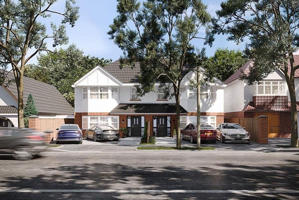 4 bed semi-detached house for saleCrows Road, Epping CM16