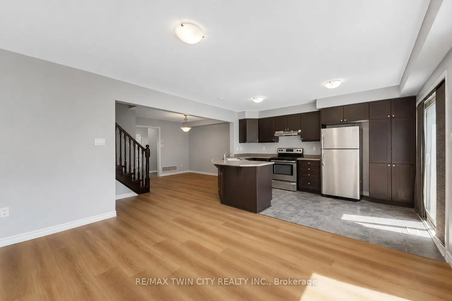 21 Postmaster Drive photo 4