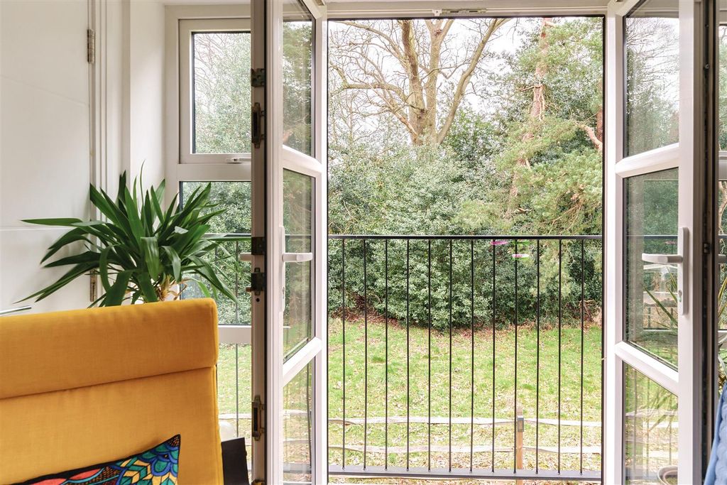 Additional image 11 of 2 bed flat for saleQueenswood Crescent, Englefield Green, Egham TW20