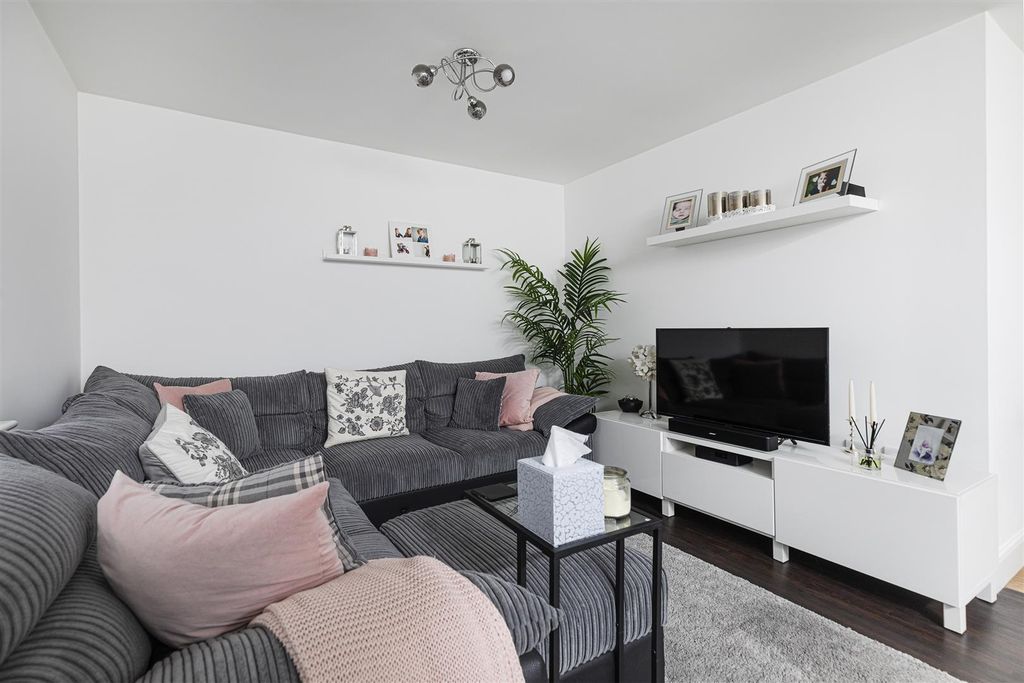 Additional image 8 of 2 bed flat for saleTennyson Avenue, Lindley, Huddersfield HD3