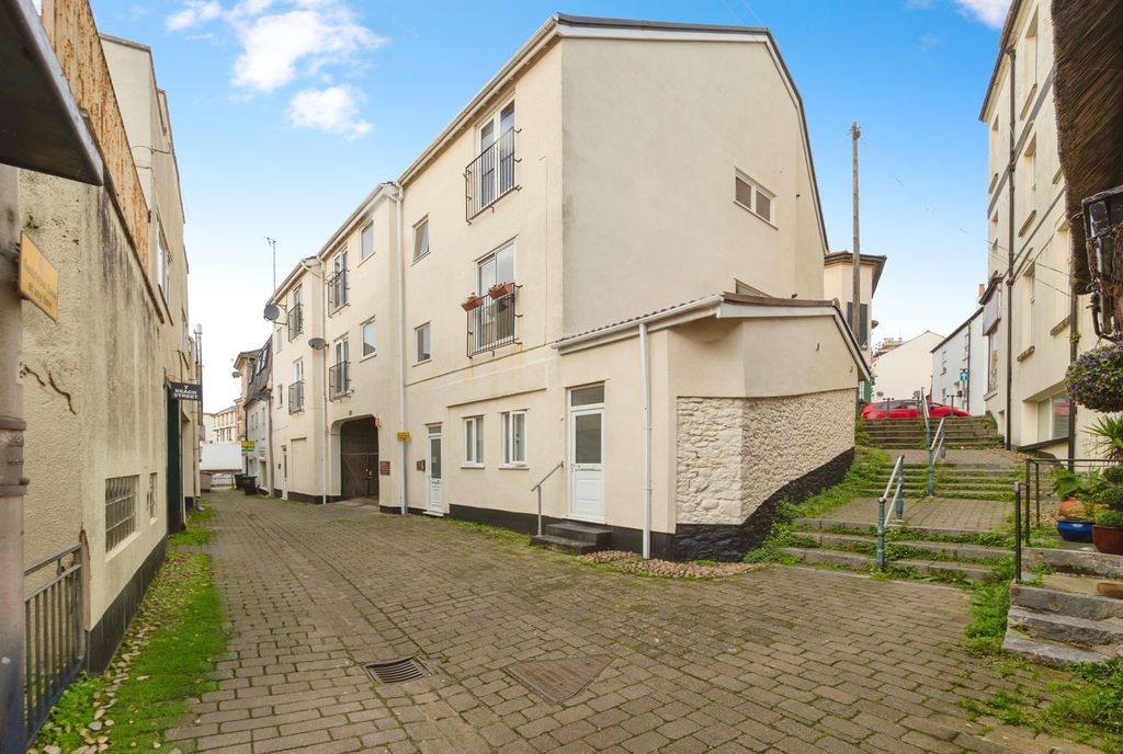 2 bed flat for saleBeach Street, Dawlish, Devon EX7