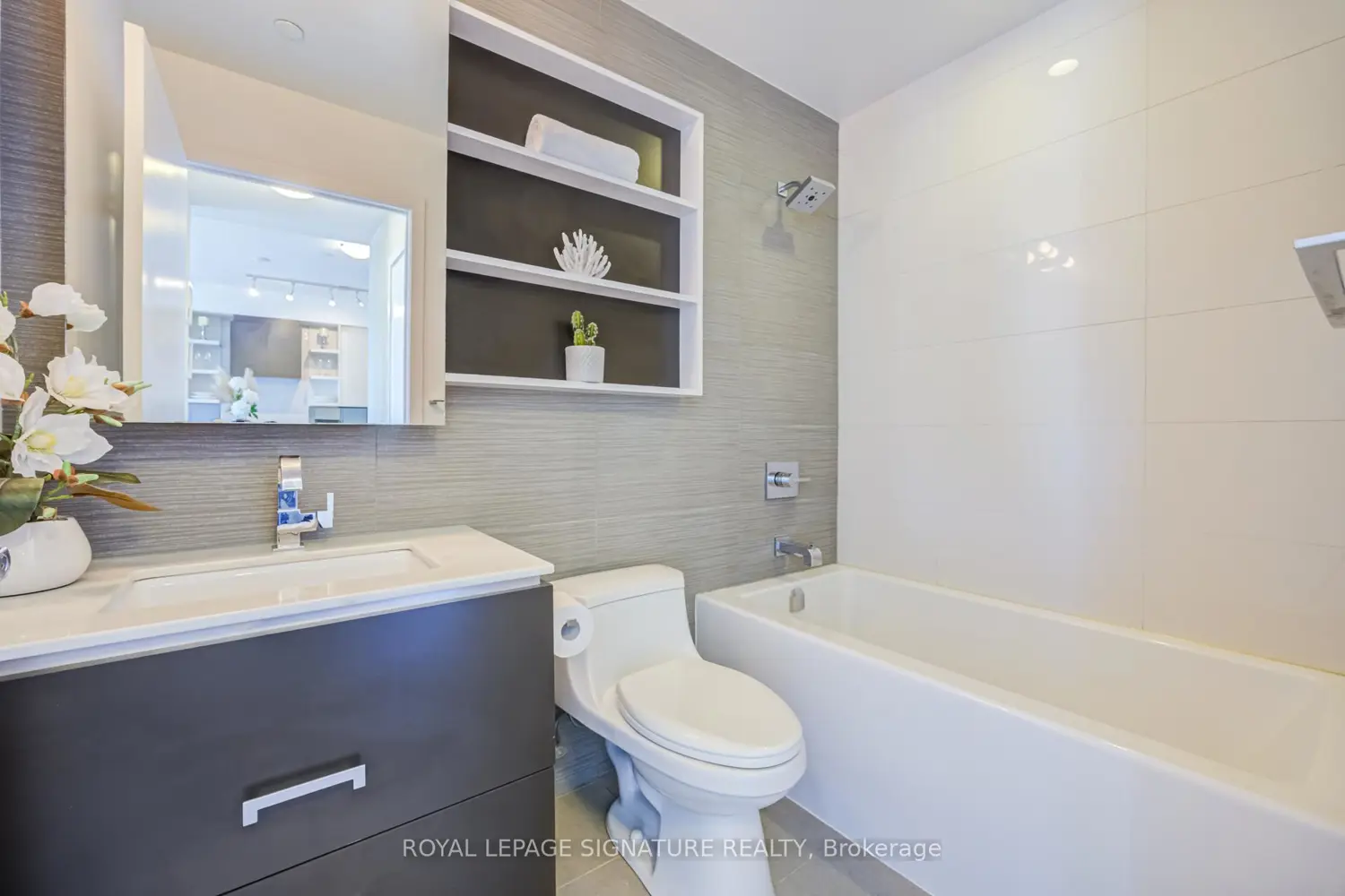 Additional image 14 of 1830 Bloor Street 920
