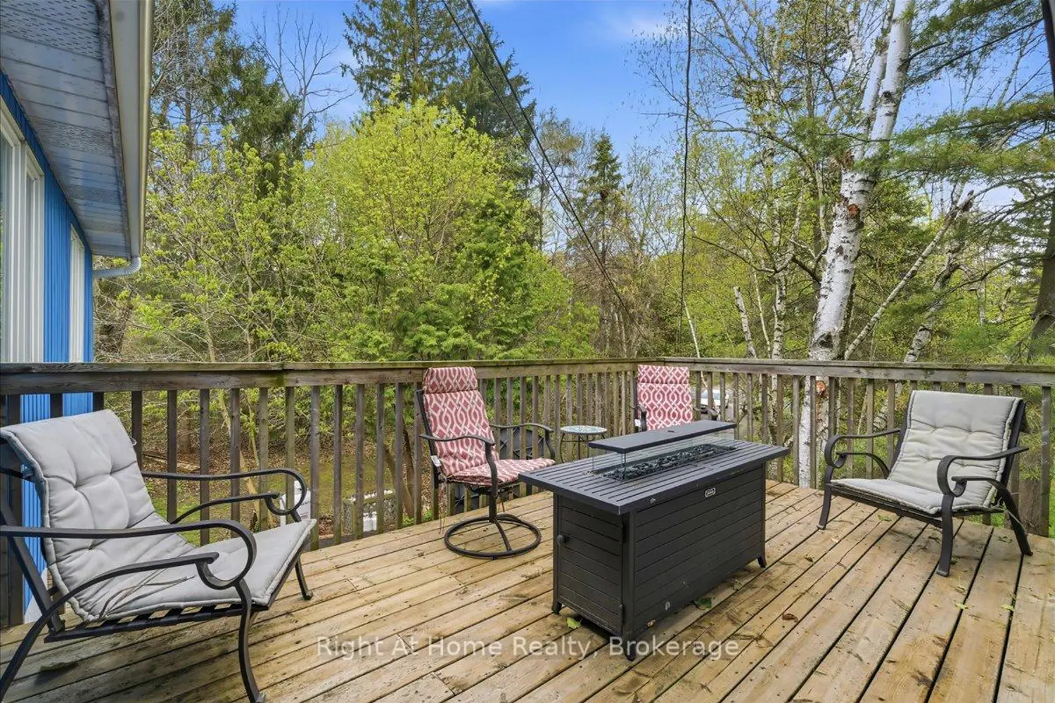1252 Britannia Road photo 2