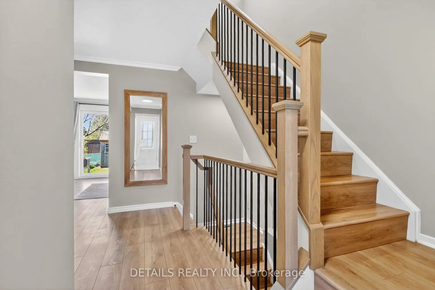 1033 Avignon Court photo 2