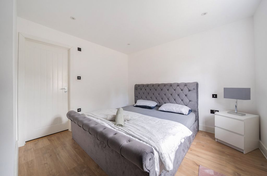 Additional image 6 of Property for saleHighlands Road, Fareham, Hampshire PO15