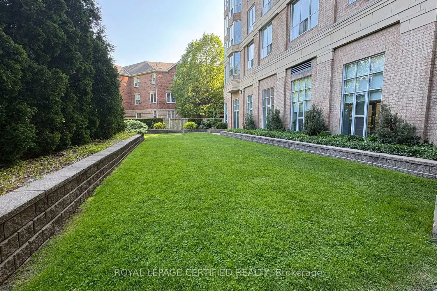 Additional image 16 of 21 Overlea Boulevard 1309