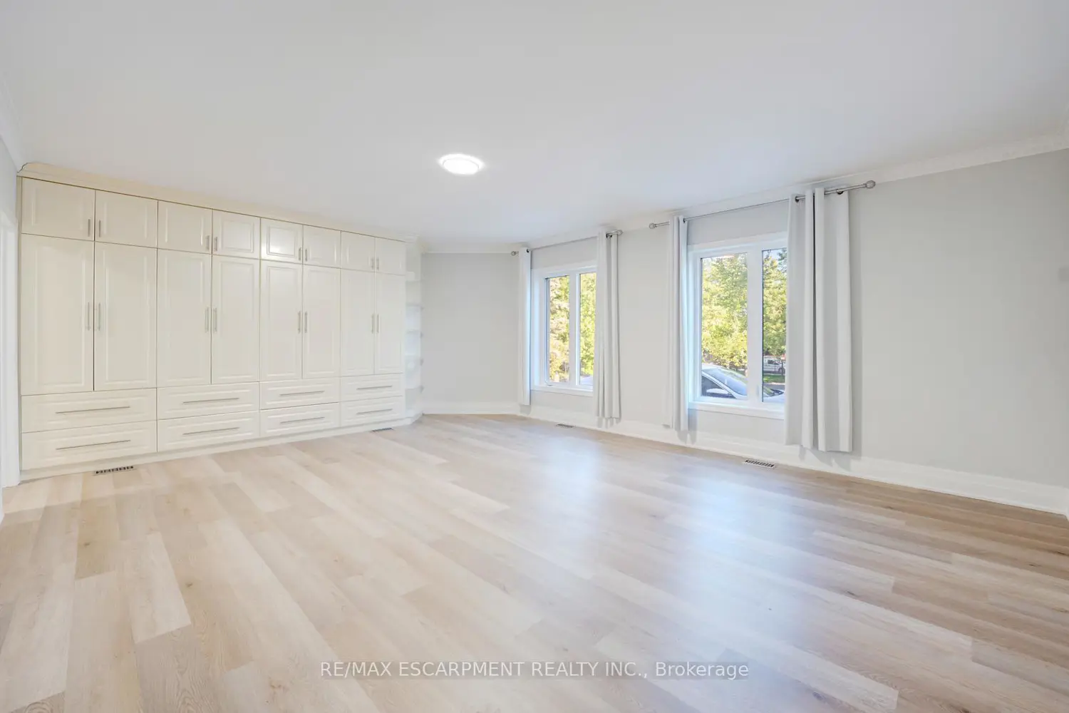 8 Ridgewood Drive photo 4