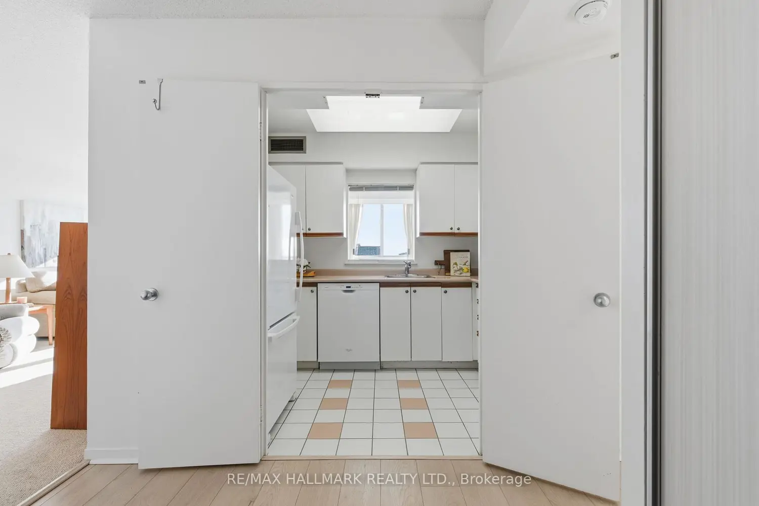 Additional image 7 of 21 Overlea Boulevard 1801