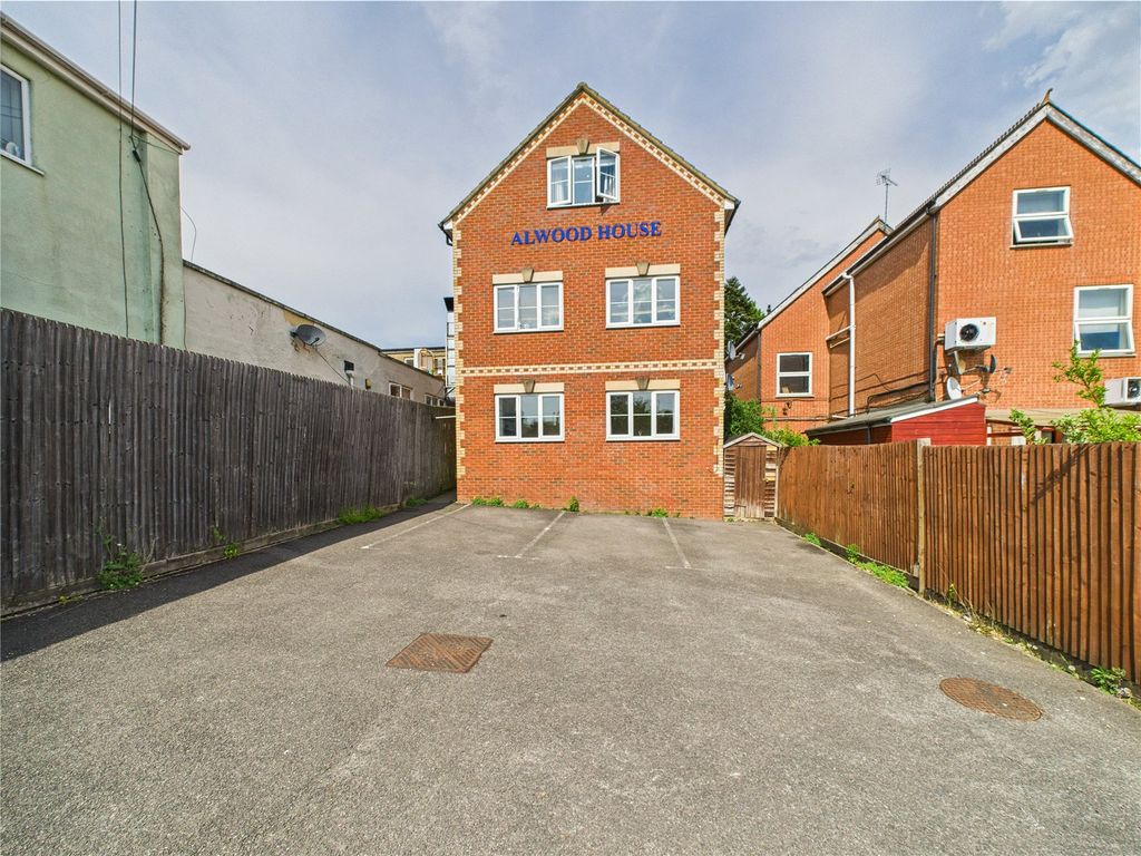 Additional image 4 of 2 bed flat for saleReading Road South, Fleet, Hampshire GU52