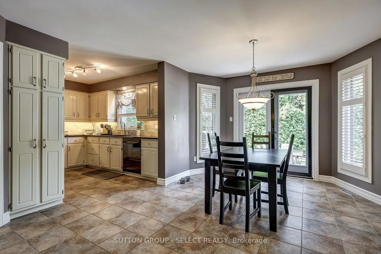 94 Carriage Hill Drive photo 5