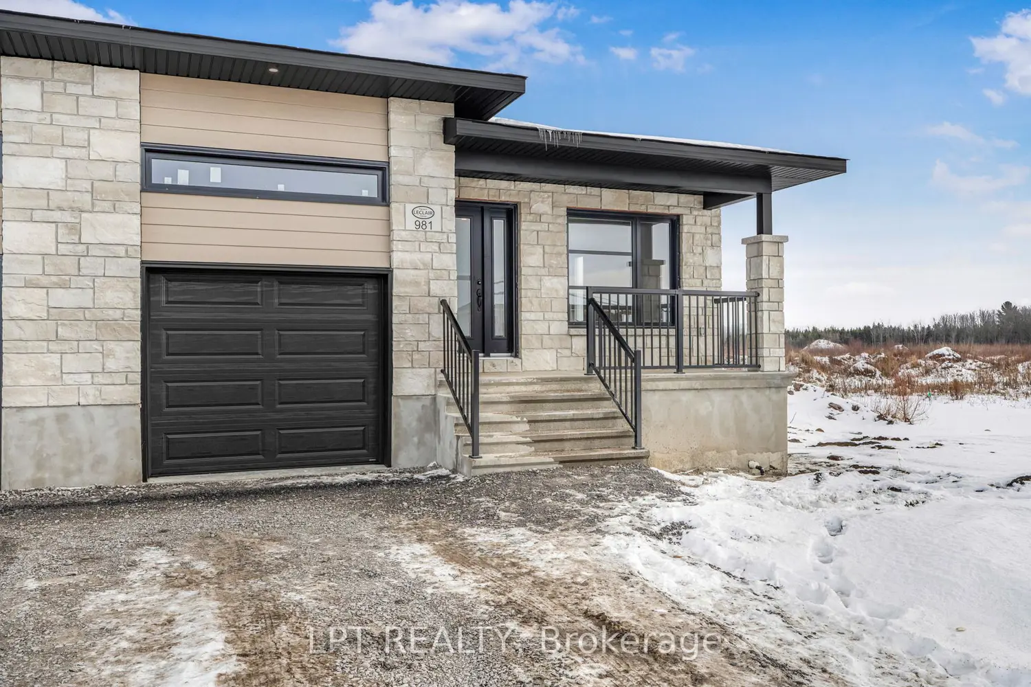 967 Katia Street photo 3