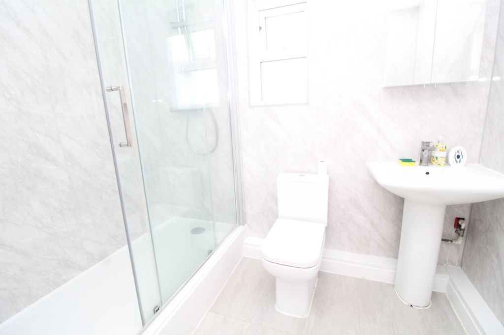 Additional image 5 of 4 bed detached house for saleNapier Road, Gillingham ME7