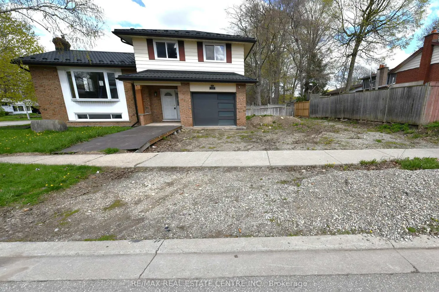 110 Silverspring Crescent photo 2