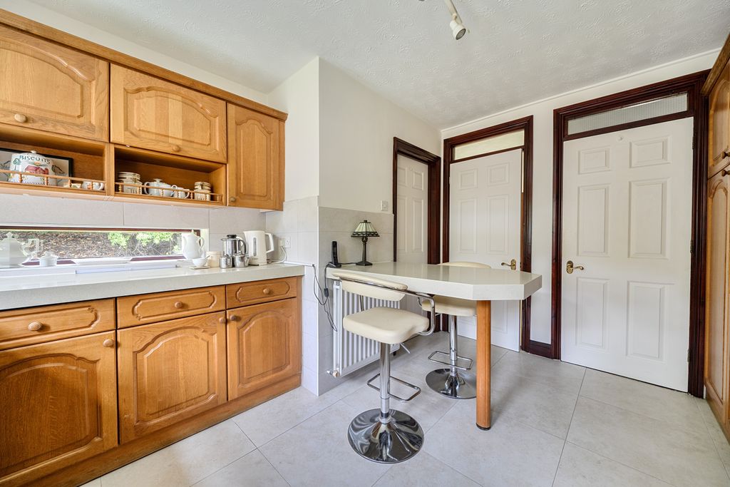 Additional image 16 of 3 bed flat for saleRaylands Mead, Gerrards Cross, Buckinghamshire SL9