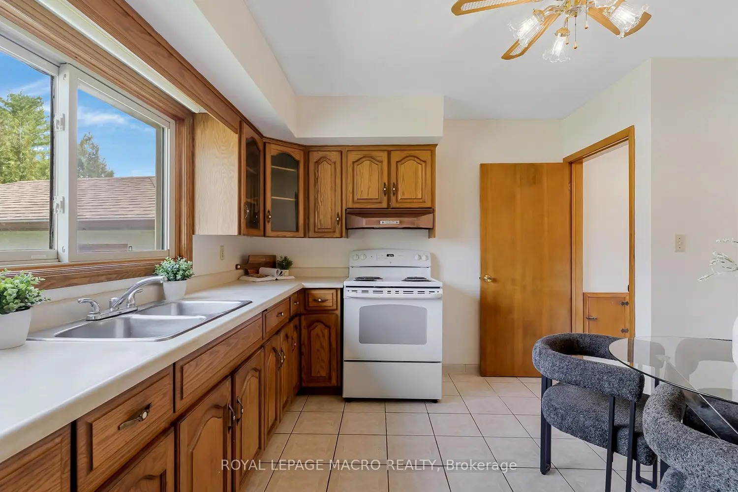 10 Westoby Place photo 5