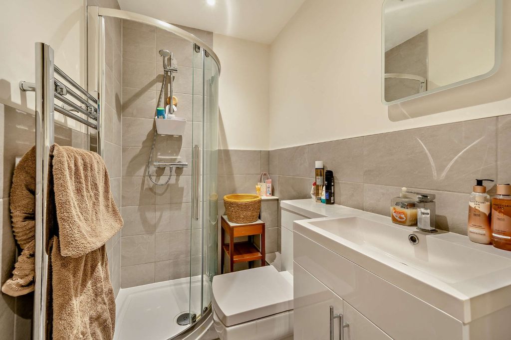 Additional image 7 of 1 bed flat for saleHigh Street, Fairford, Gloucestershire GL7