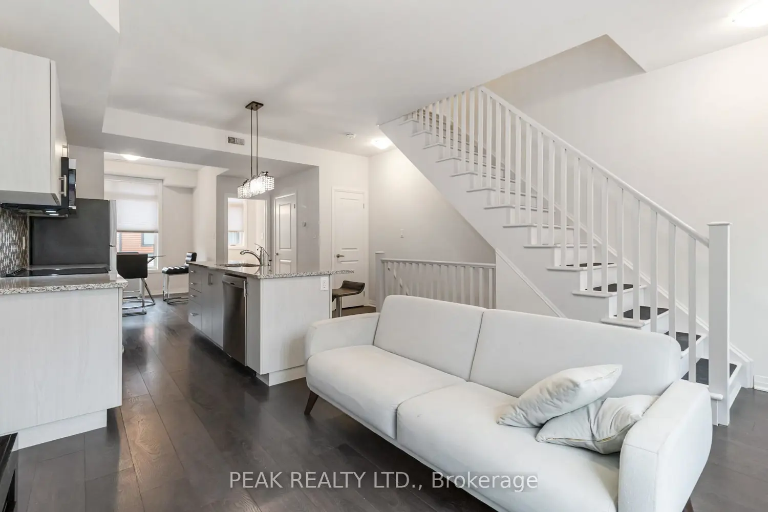 2 Willow Street 60 photo 3