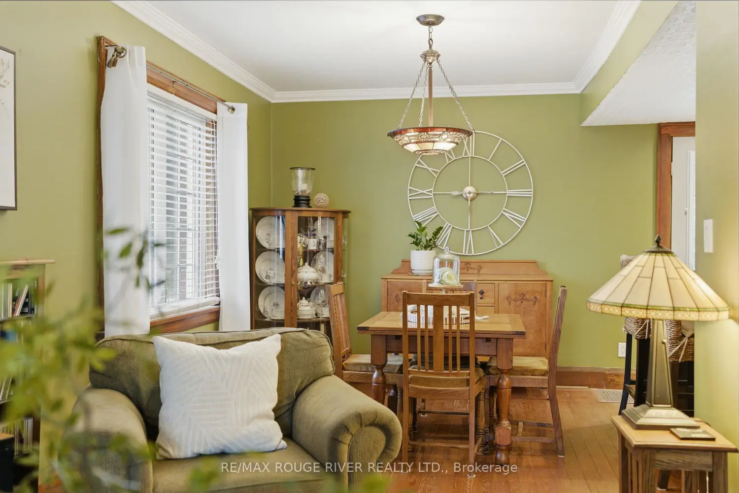 114 Mclaughlin Boulevard photo 3
