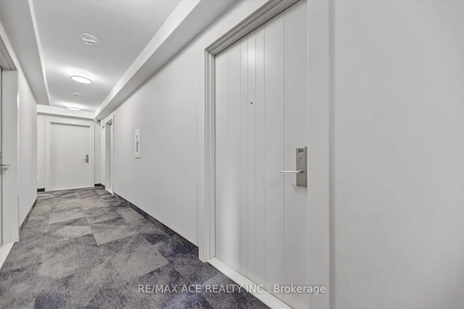 2550 Simcoe Street 809 photo 5