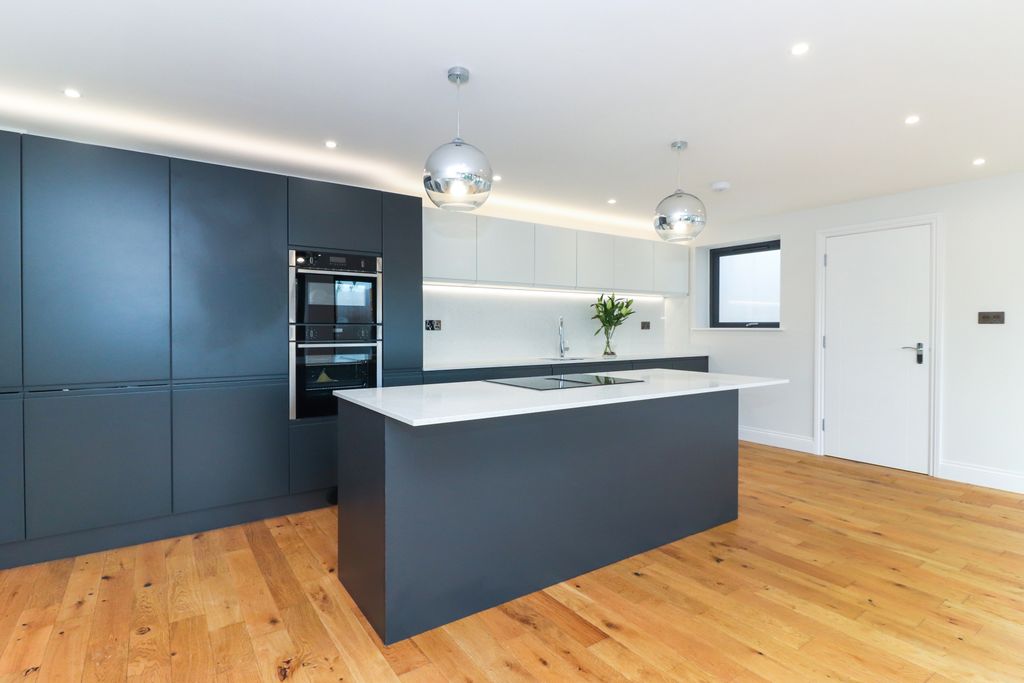 Additional image 8 of 2 bed flat for saleLower House, Gerrards Cross SL9
