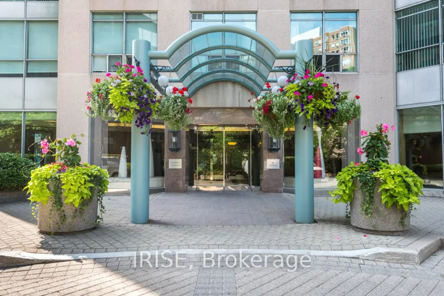 Additional image 11 of 942 Yonge Street 224