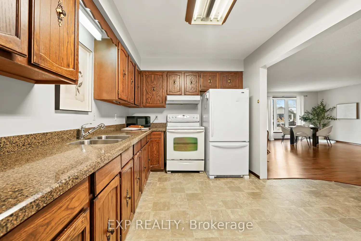 308 John Street photo 4