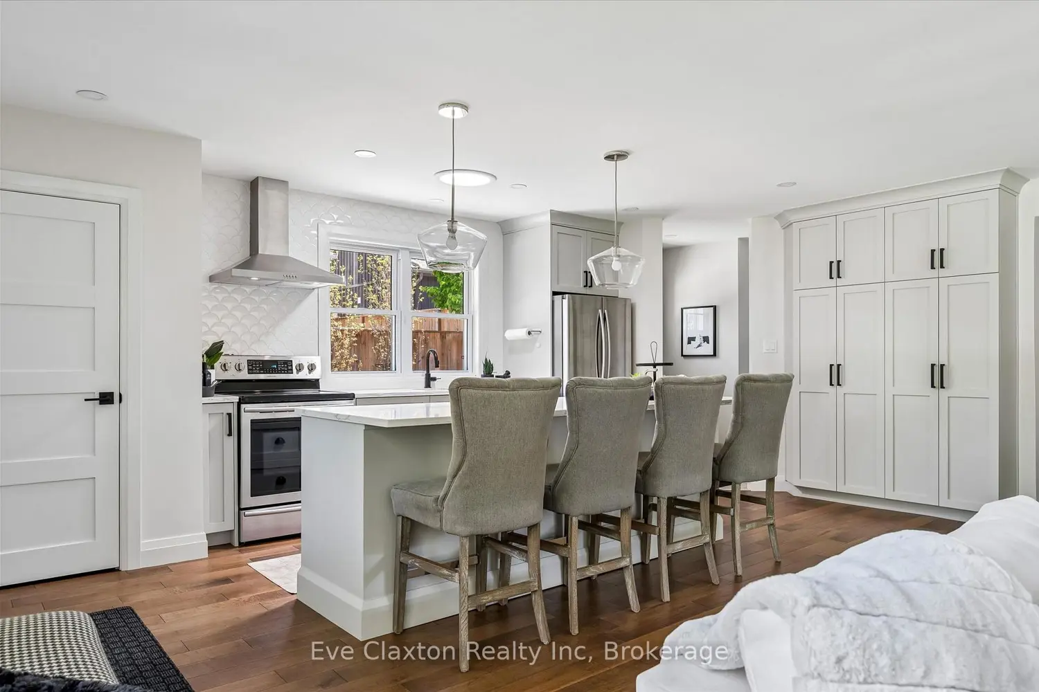 90 Dean Avenue photo 4