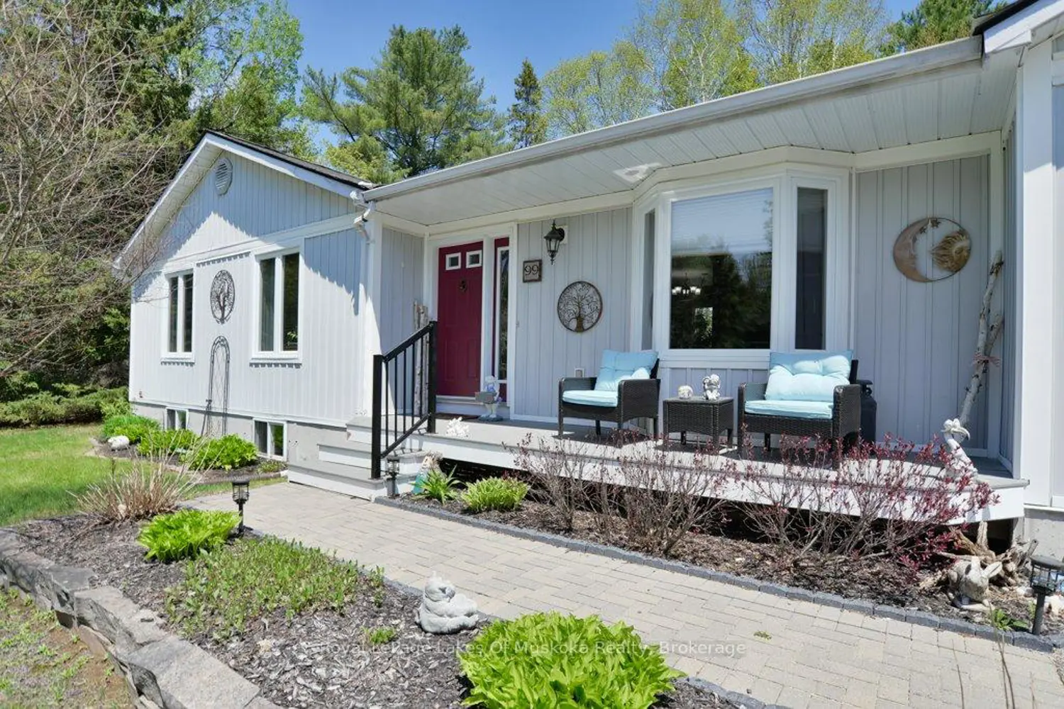 99 Glencairn Crescent photo 2