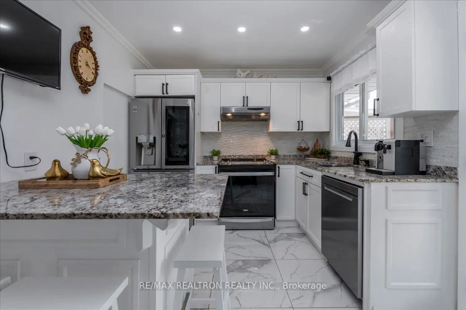 1129 Lindy Lane photo 4