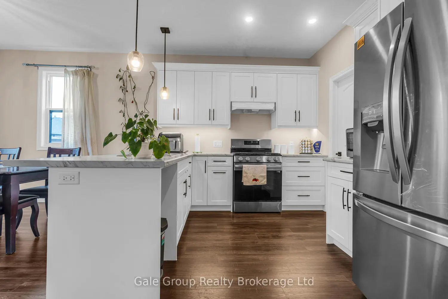 48 Cash Crescent