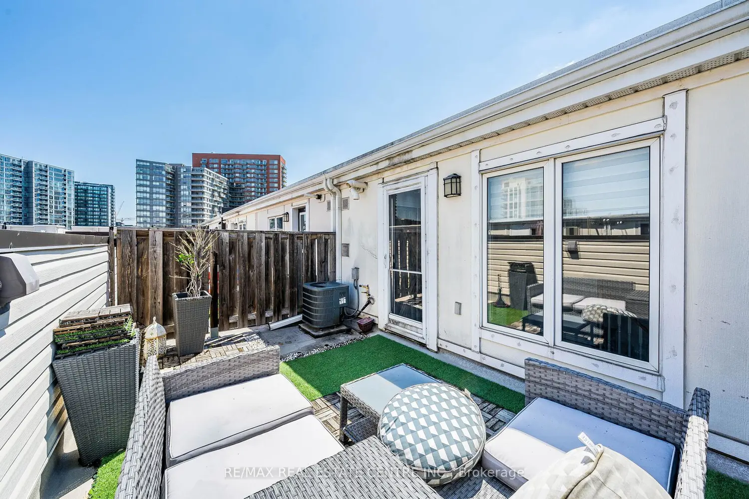 Additional image 16 of 16 Laidlaw Street 920