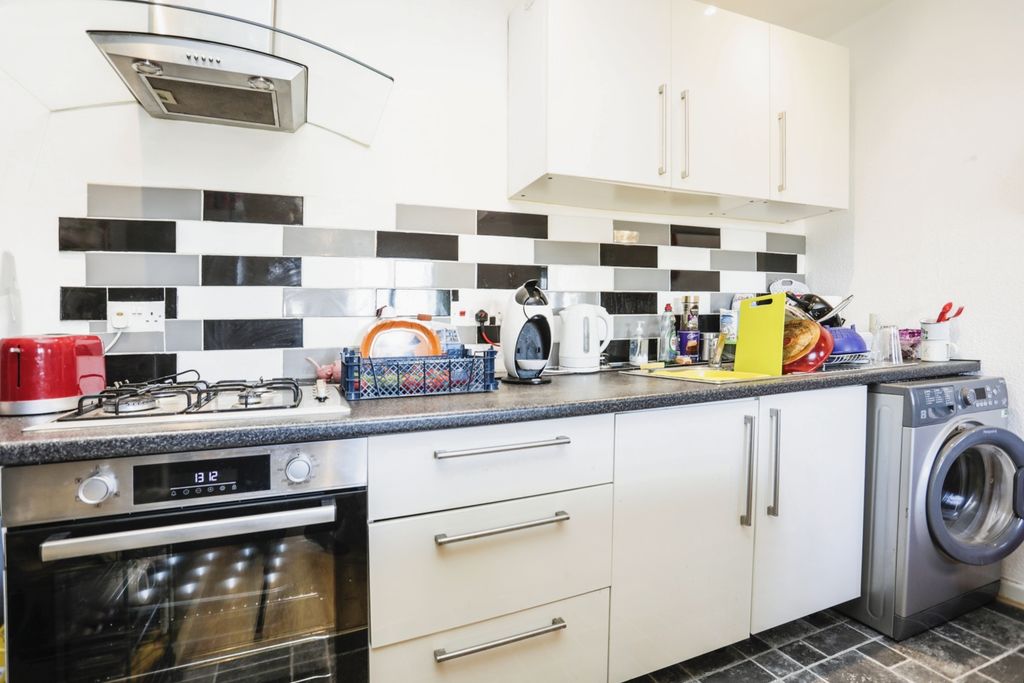 Additional image 3 of 1 bed flat for salePrinces Road, Felixstowe IP11