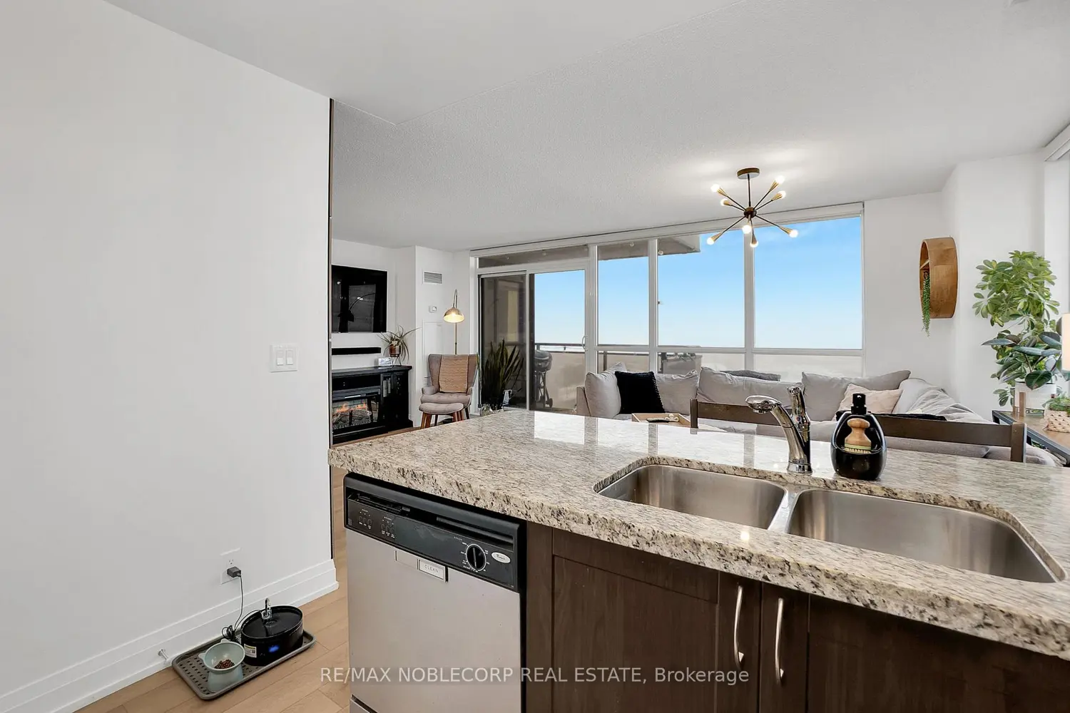 Additional image 12 of 1060 Sheppard Avenue 917