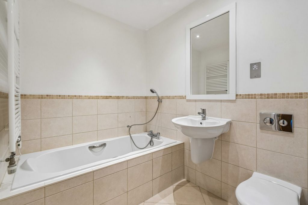 Additional image 11 of 2 bed flat for salePackhorse Road, Gerrards Cross, Buckinghamshire SL9