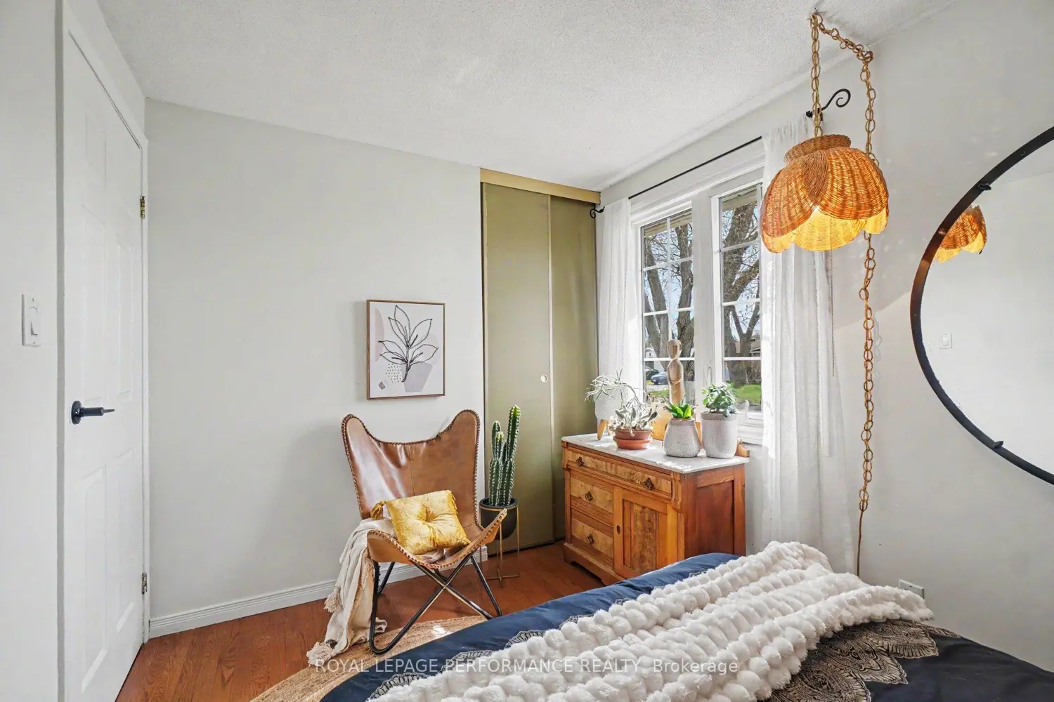 1497 Blackheath Street photo 3