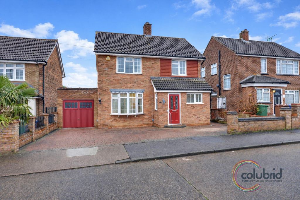 4 bed detached house for saleWoodward Close, Grays RM17