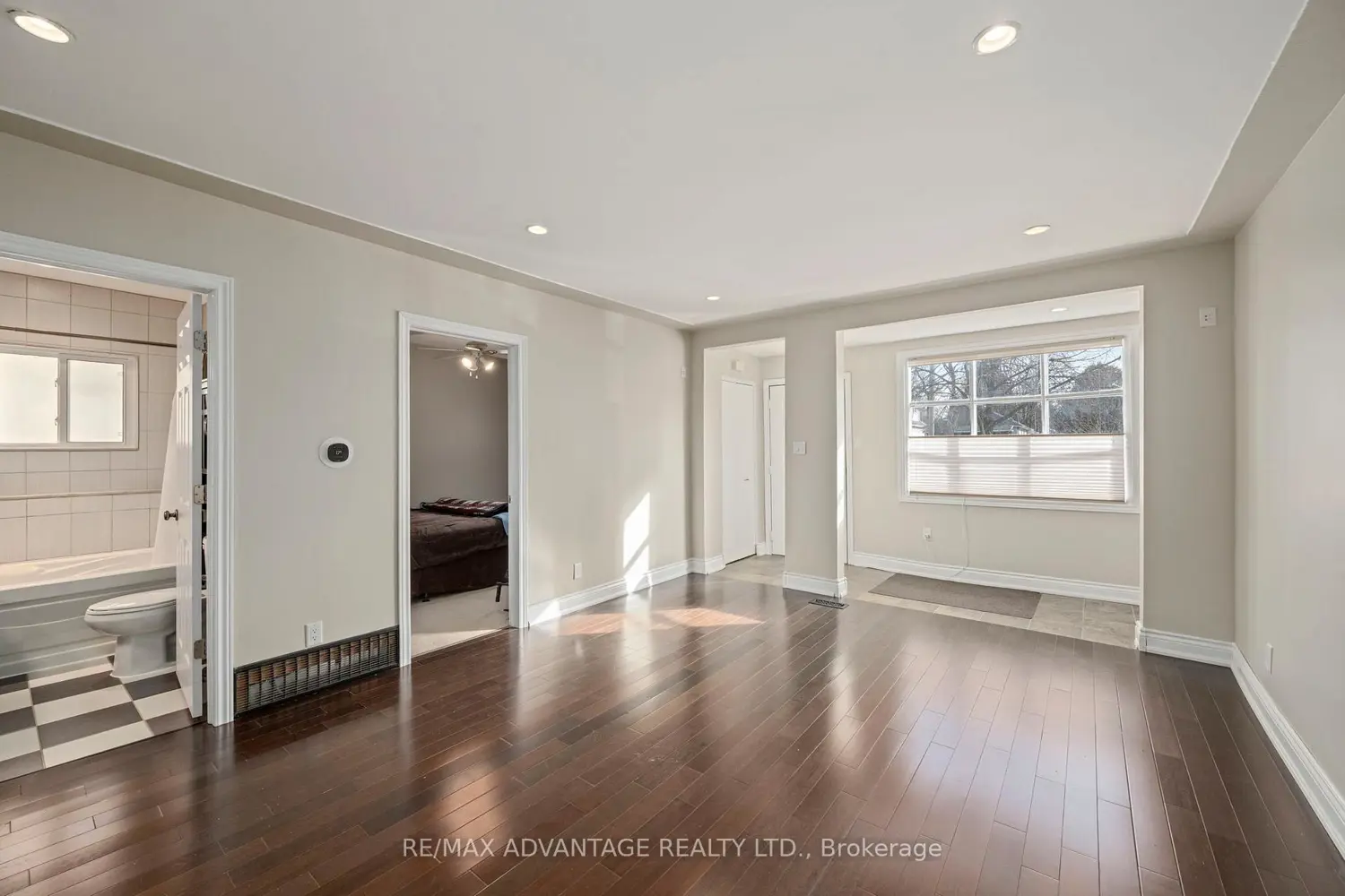 945 Colborne Street photo 5