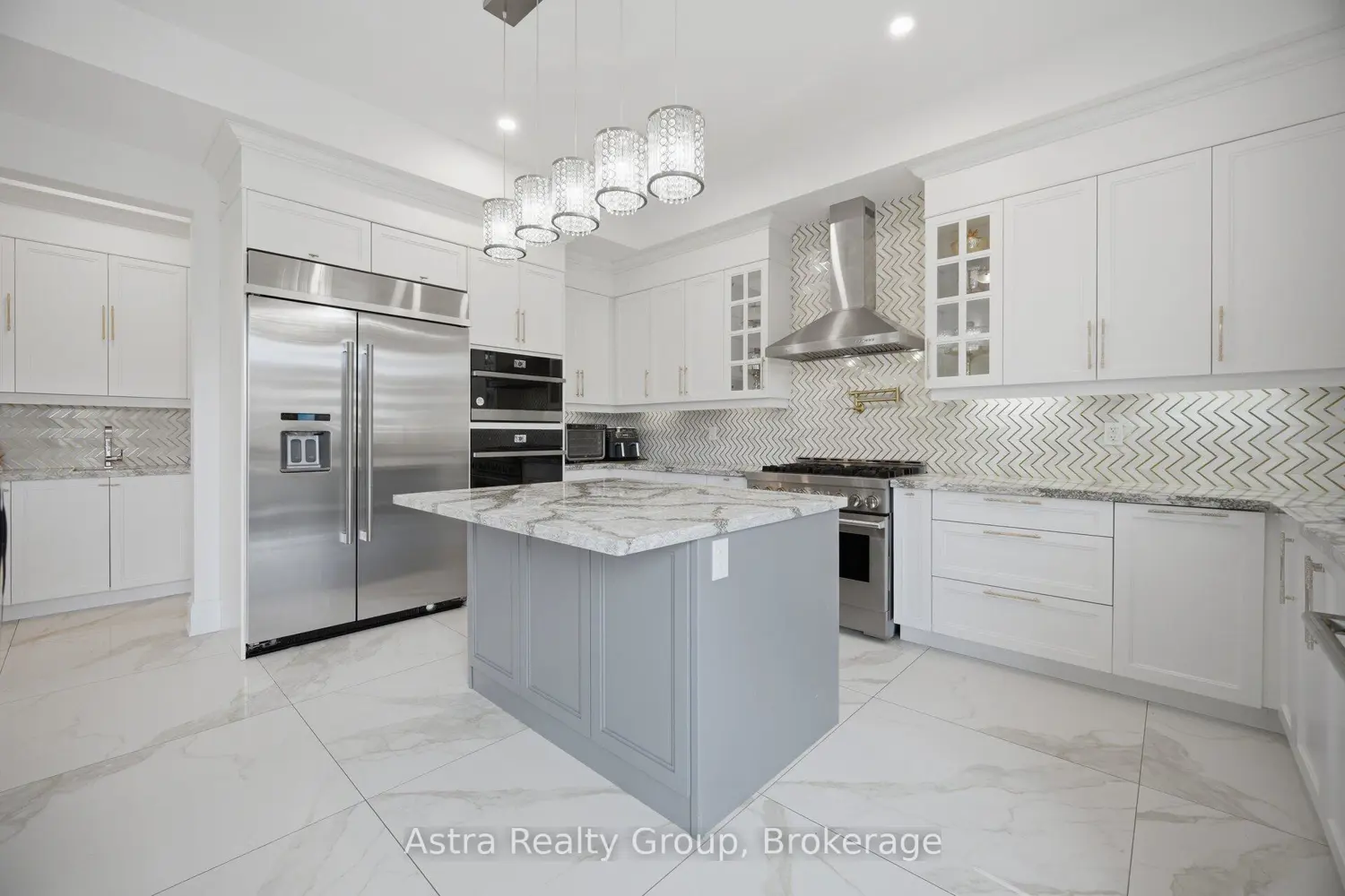 143 Ballantyne Boulevard photo 2