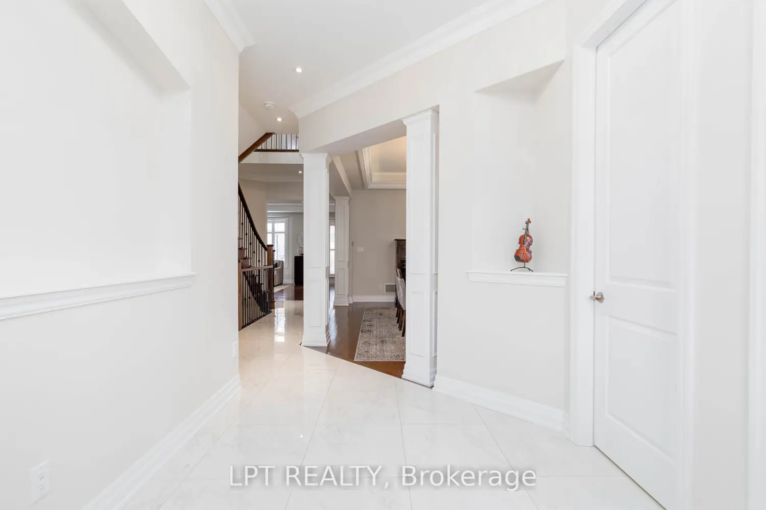 113 Burns Boulevard photo 3