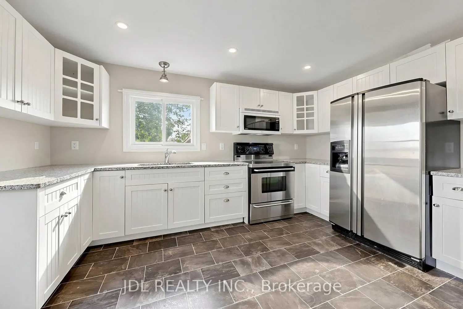 245 Royal Road photo 2