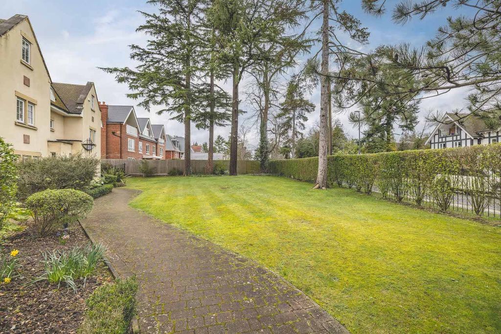 Additional image 15 of 2 bed flat for salePackhorse Road, Gerrards Cross SL9