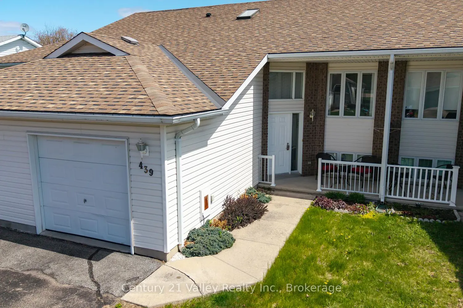 439 Mayhew Street photo 4