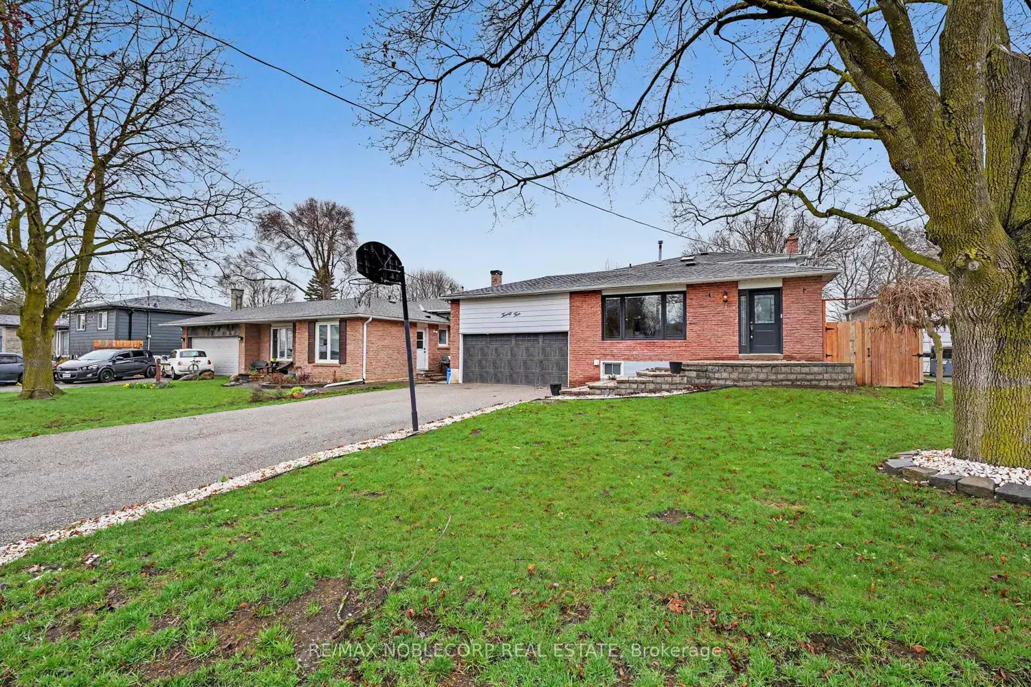 24 Maple Avenue photo 2
