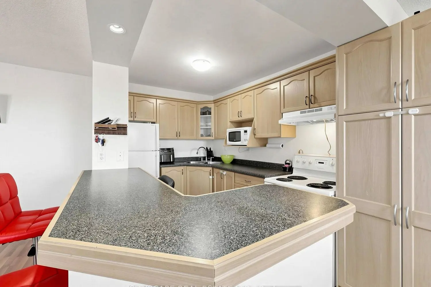 851 Queenston Road 708 photo 3