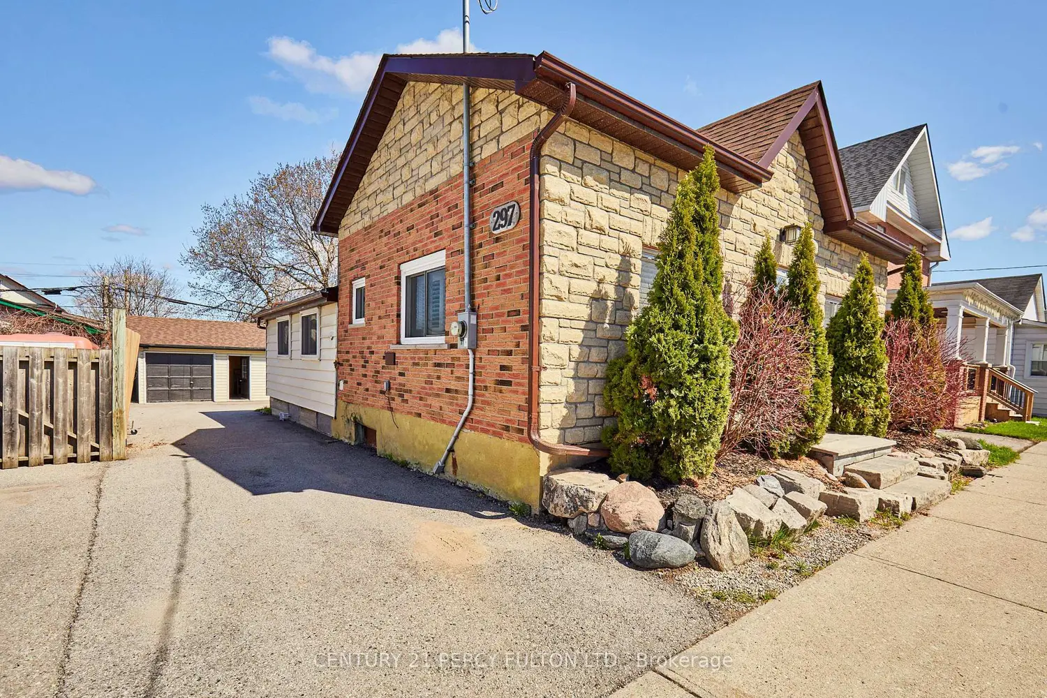 297 Celina Street photo 2
