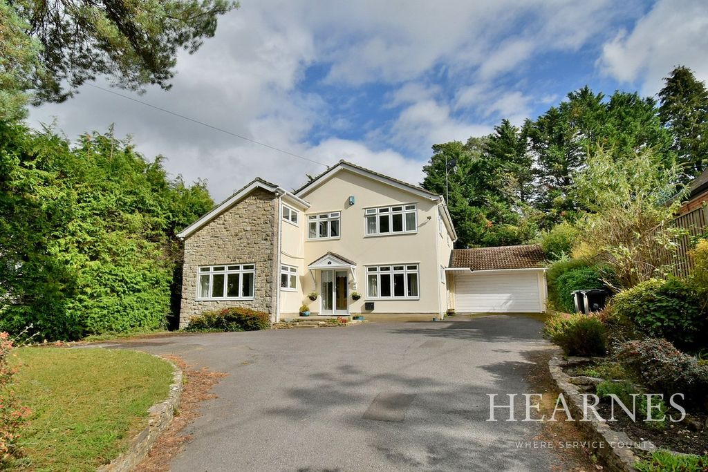 5 bed detached house for saleAldridge Road, Ferndown BH22
